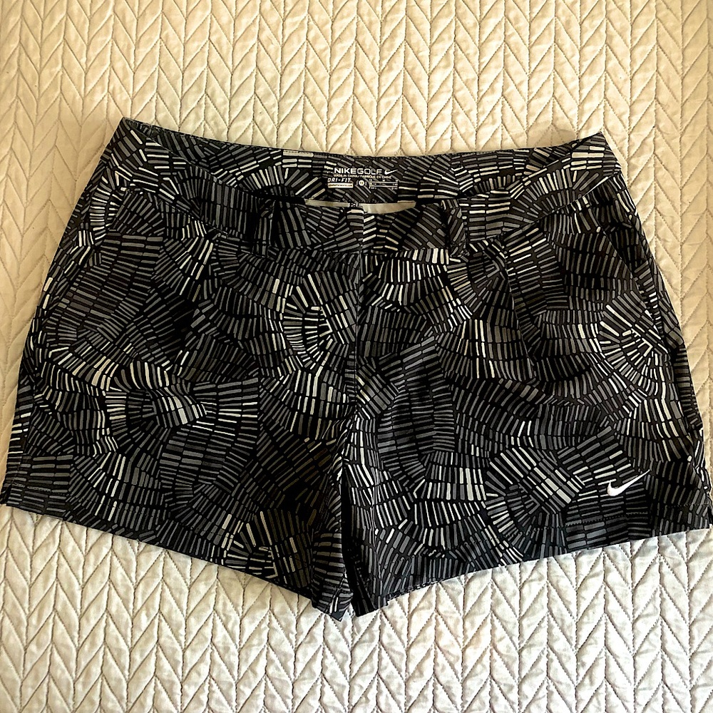 NWOT Nike Golf Women’s Shorts Hypercool Pattern Size 10